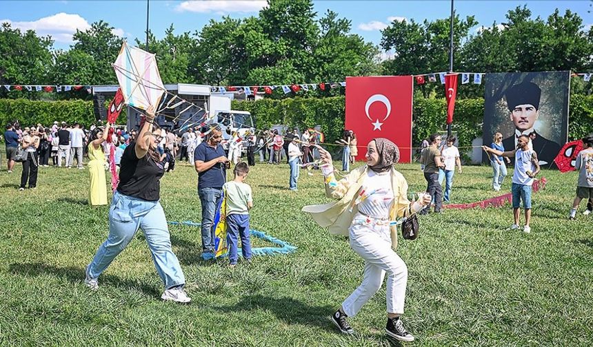 Ankara’da Babalar Günü Etkinliği: Uçurtmalarla Babalara Duygusal Mesaj