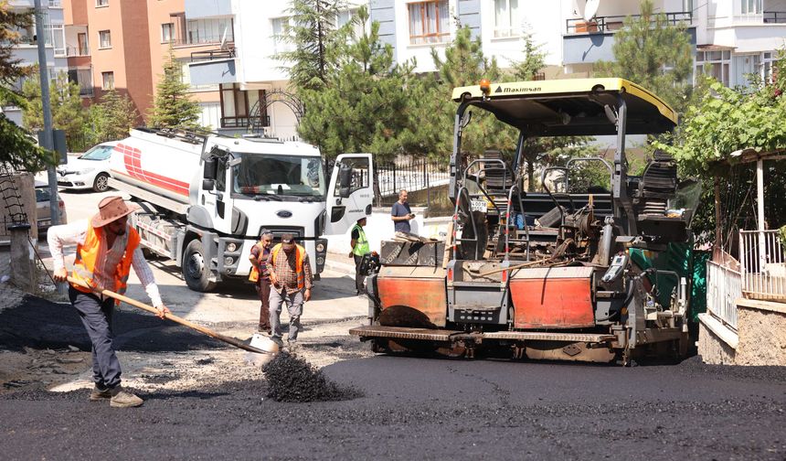 Çankaya'da asfalt çalışmaları devam ediyor