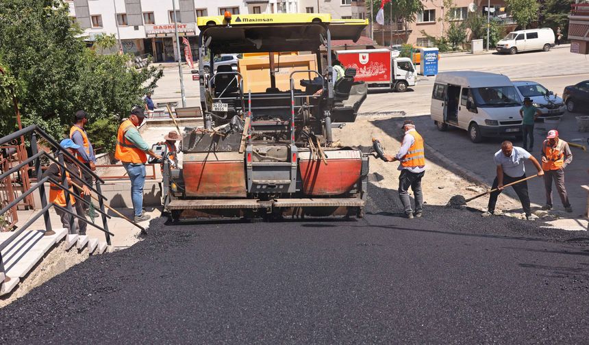 Çankaya'da asfalt çalışmaları devam ediyor