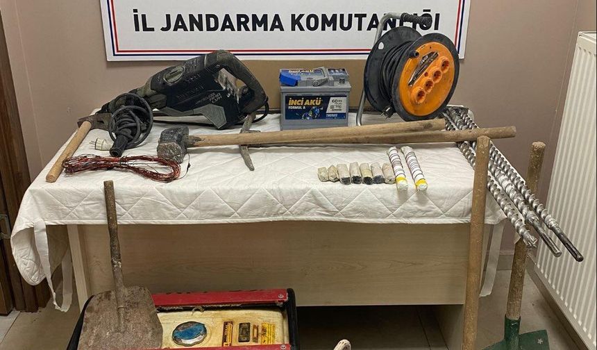 Kaçak kazı yapan 5 kişi tutuklandı