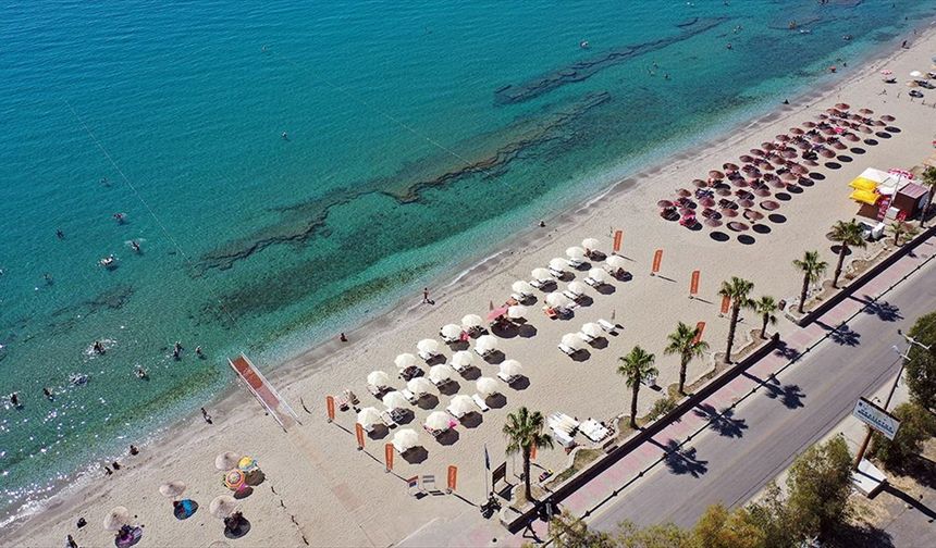 Kuşadası ve Didim'in sahillerinde mavi bayraklar sallanıyor!