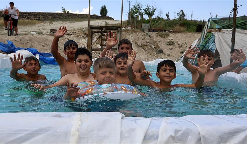 Öğretmen Berhan çocuklar için köy havuzu yaptı!