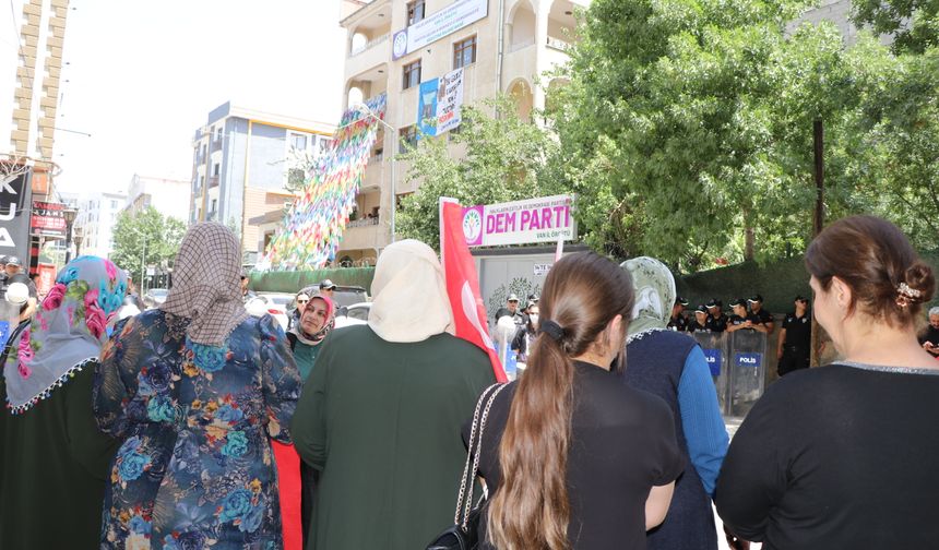 Evlat eylemindeki aileler yürüdü!