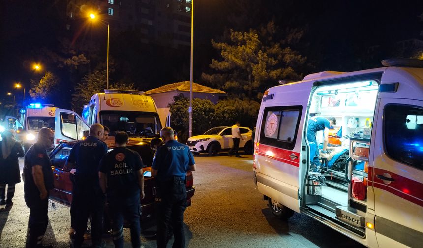 Hasta taşıyan ambulans otomobille çarpıştı