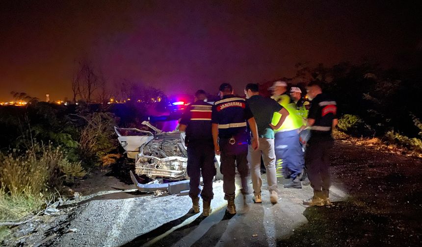 Kamyonetle Çarpışan Otomobil Hurdaya Döndü