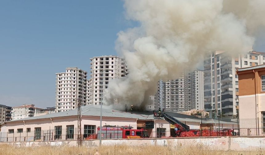 Meslek lisesinde yangın