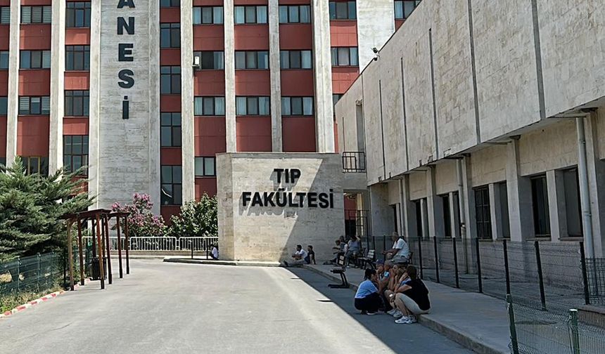 Özge hemşire nöbette öldü!