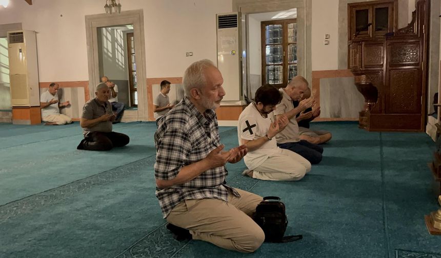 Yangınların sona ermesi için camide dua edildi!