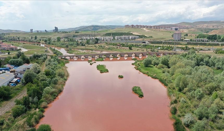 Serinlemek için girdiği Kızılırmak'ta kayboldu!