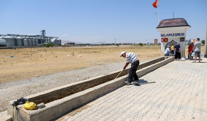 Emekli inşaat ustası doğal kaynak çeşmeleri koruyor