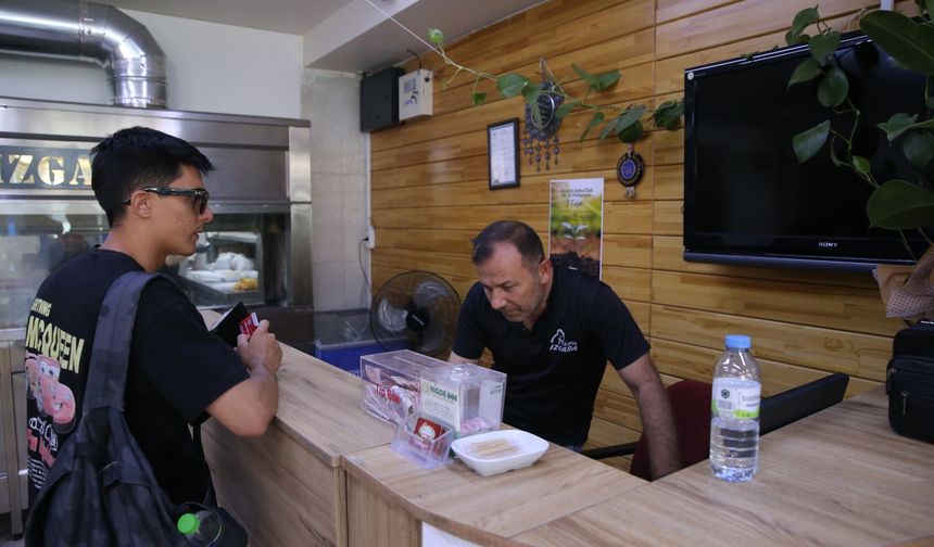 Her 50 porsiyon yemekte TEMA Vakfına fidan bağışı
