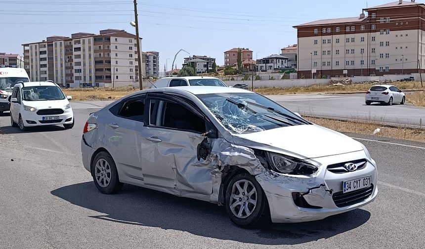 Sivas'ta korkutan kamyonet kazası!