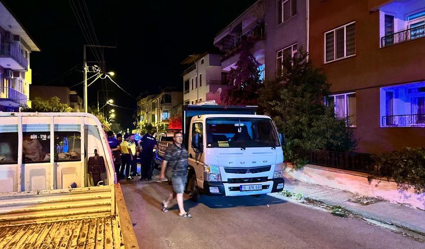 ‘Dur’ İhtarına Uymayan Sürücü Polis Aracına Çarptı