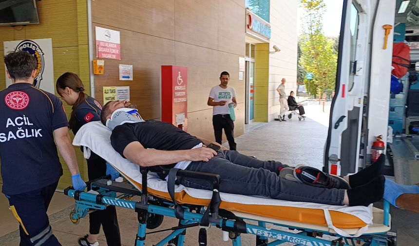 İnegöl'de hafif ticari araç kazası