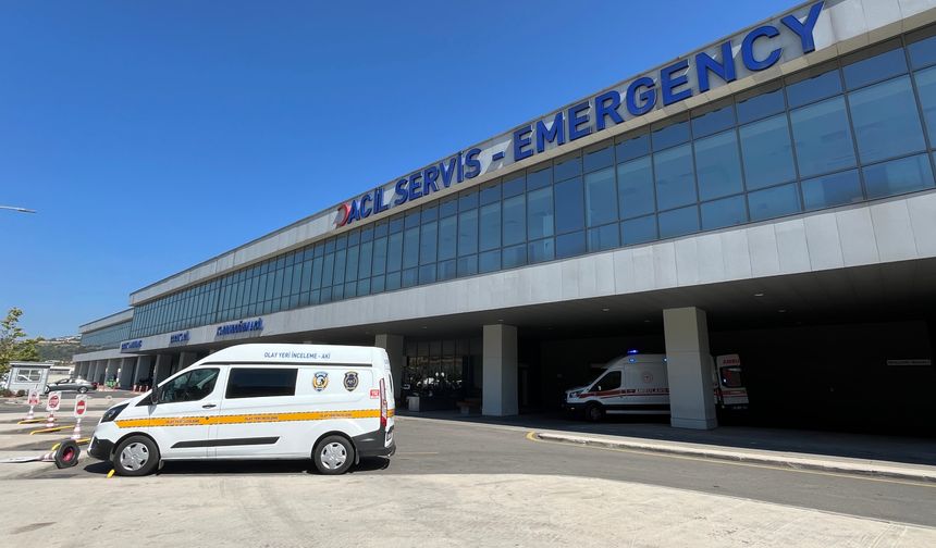 Jandarma personelini kazara bacağından yaraladı