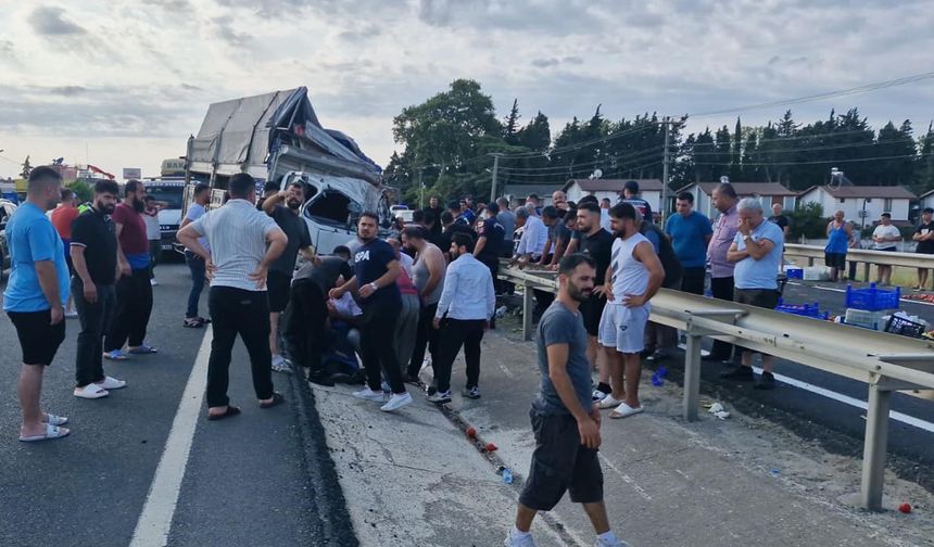 Tekirdağ'da kamyon devrildi!