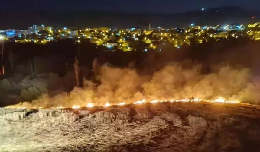 Ormanlık alanda yangın devam ediyor