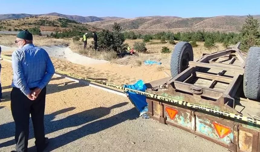 Sivas'ta traktör devrildi