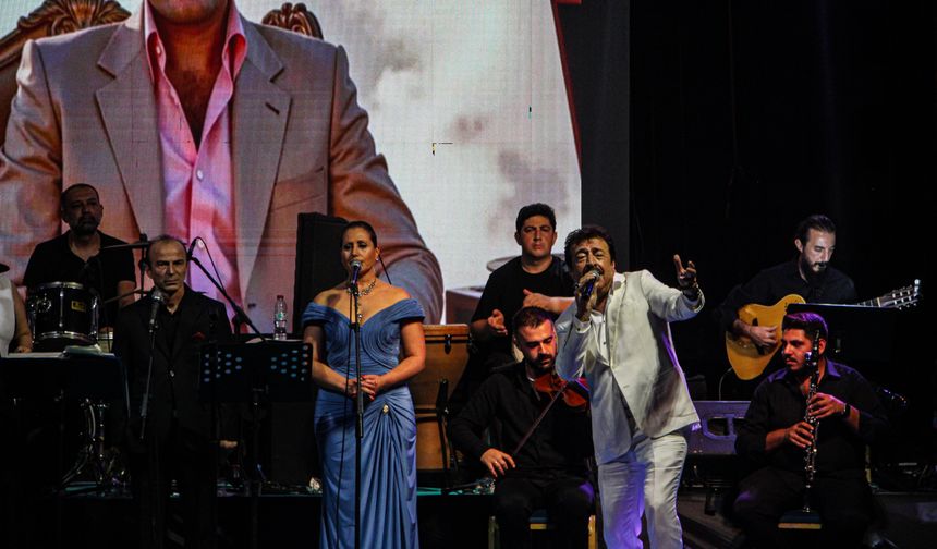 Adana’da Ferdi Tayfur Sanat Merkezi Açıldı