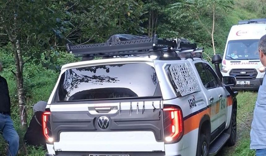 Çay taşırken elektrik akımına kapılıp öldü