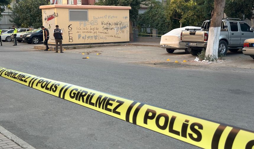 İzmir'de 3 husumetlisini tabancayla vurdu