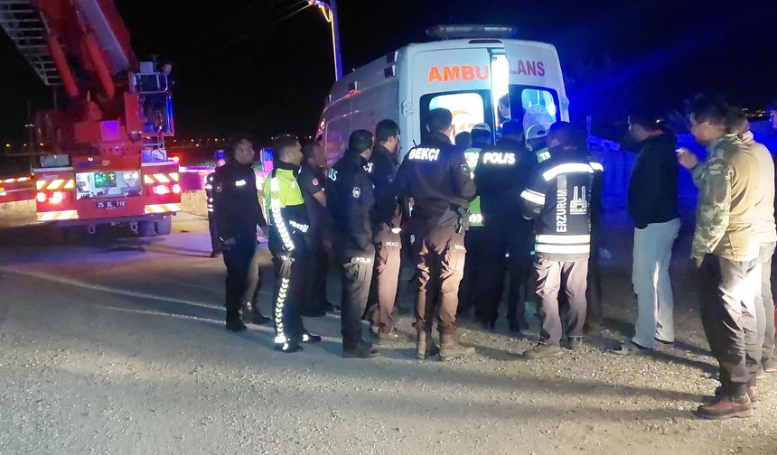 Karasu Nehri'ne düşen sürücü kurtarılmayı bekledi