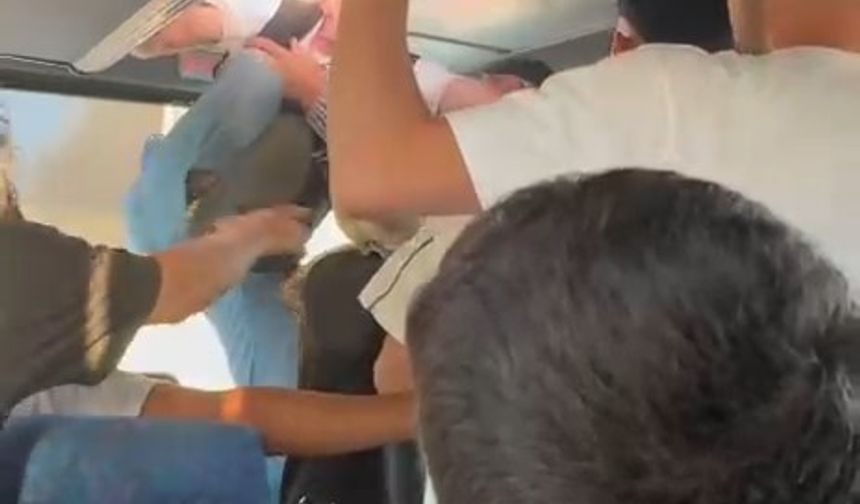 Şoför ile yolcunun kavgası kamerada