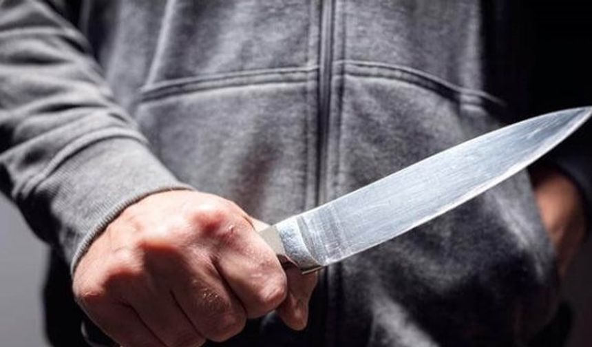 Evladını bıçakla ağır yaraladı!
