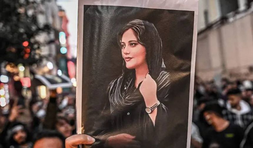 Başörtüsü Tartışmalarının Sembol İsmi: Mahsa Amani