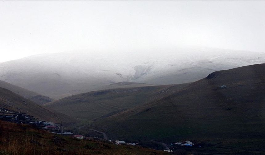 Ardahan Sahara Dağı’nda Kar Yağışı