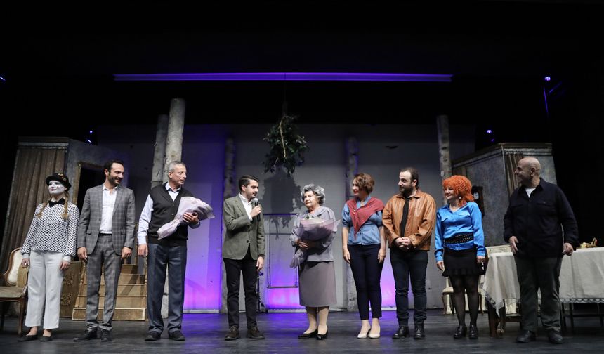 Çankaya’da “Ağaçlar Ayakta Ölür” Oyunu Sanatseverlerle Buluştu