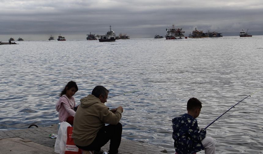 Balıkçıların Karadeniz'deki hamsi avı devam ediyor!