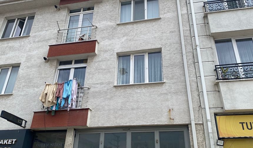 Eşinin evine tüfekle saldırdı