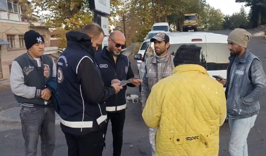 81 İlde Eş Zamanlı Operasyon: 169 Organizatör ve 783 Düzensiz Göçmen Yakalandı!