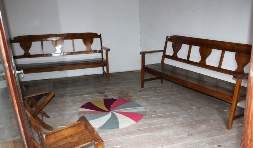 90 yıllık konağı, okuma salonu yaptı