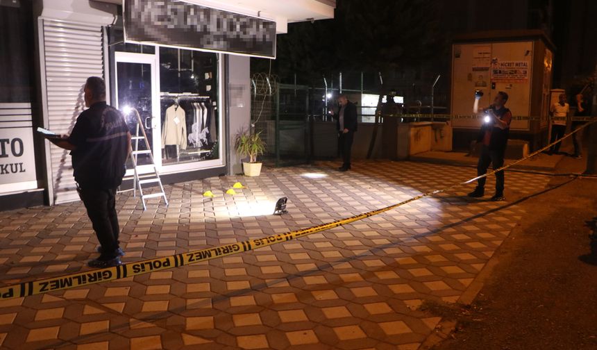 Adana’da Mağazaya EYP’li Saldırı