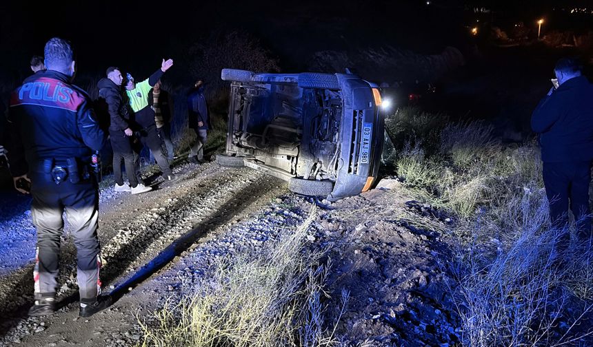 Alkollü sürücü, eşi ve bebeğiyle polisten kaçtı, kaza yaptı