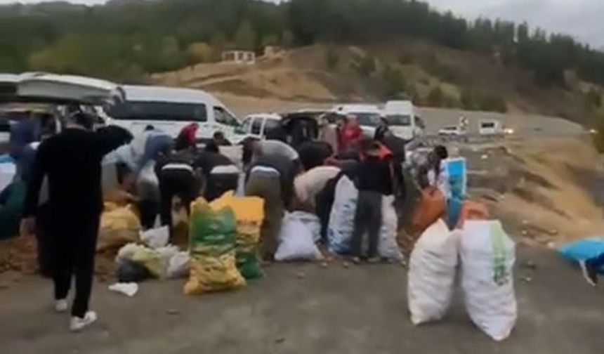 Arızalanan kamyonetindeki patatesleri ücretsiz dağıttı