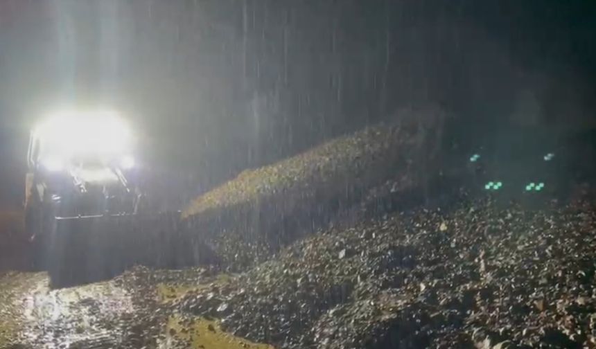 Batman'da yağış sonrası yollar ulaşıma kapandı!