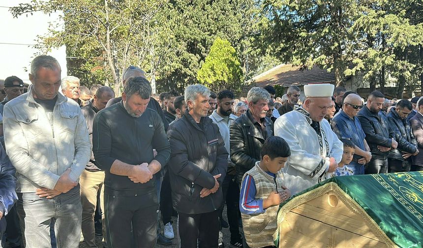 Çanakkale’deki tekne faciasında hayatını kaybedenler toprağa verildi