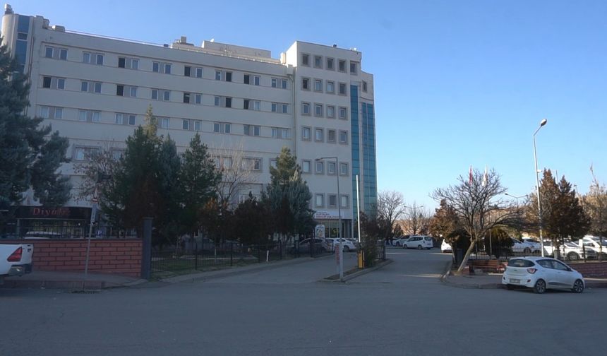 Eşi ile amcasını silahla öldürdü