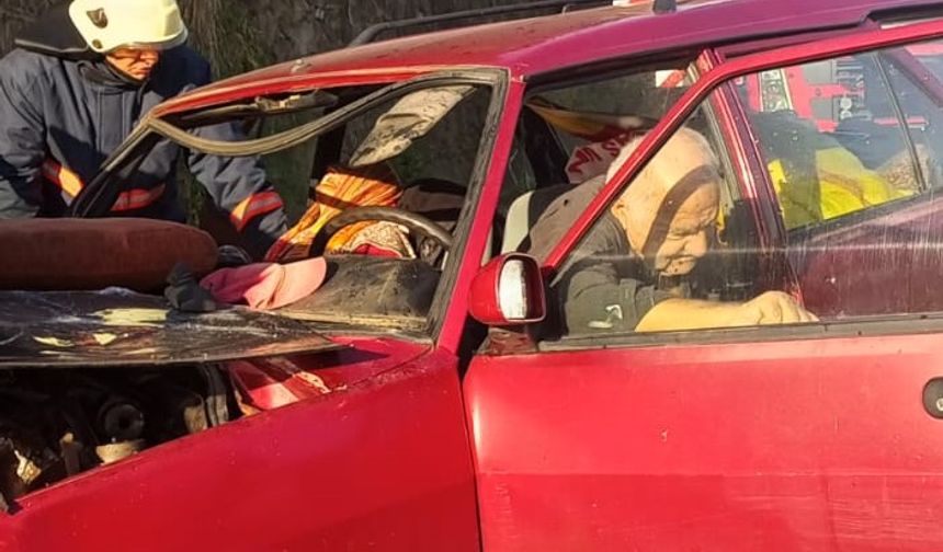 Giresun'da otomobil, minibüse çarptı!