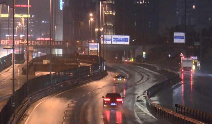 İstanbul’da Sağanak Yağış Etkili Oluyor