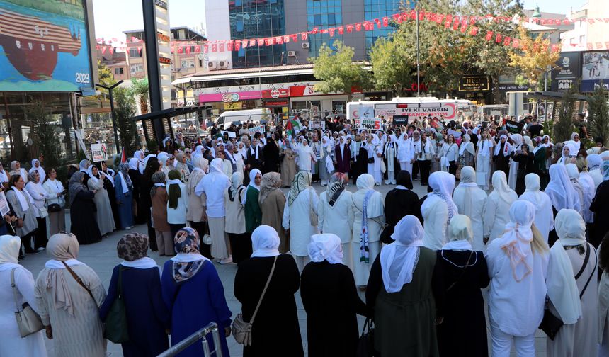 Kadınlardan 'Gazze için Sessiz Çığlık Yürüyüşü'