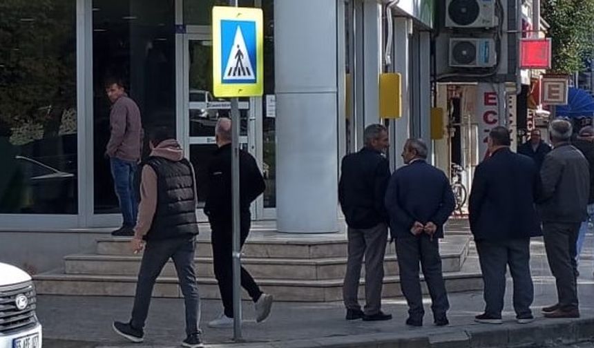 Kurusıkı tabancayla banka soydu!