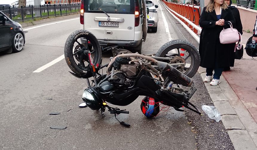 Motosiklet dolmuşa arkadan çarptı!