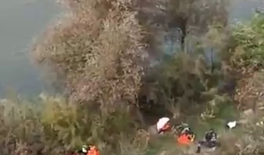 Nehirde mahsur kalan aile kurtarıldı