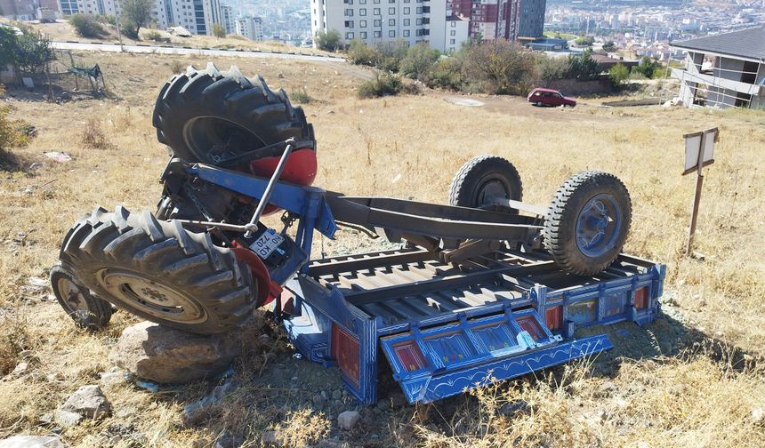 Tokat'ta traktör tarlaya devrildi