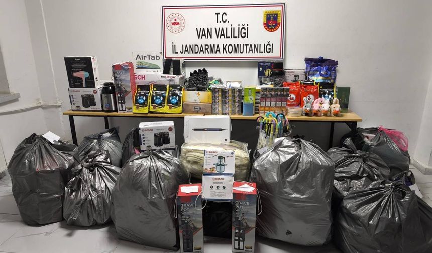Van Başkale’de 1,2 Milyon Liralık Kaçak Eşya Ele Geçirildi