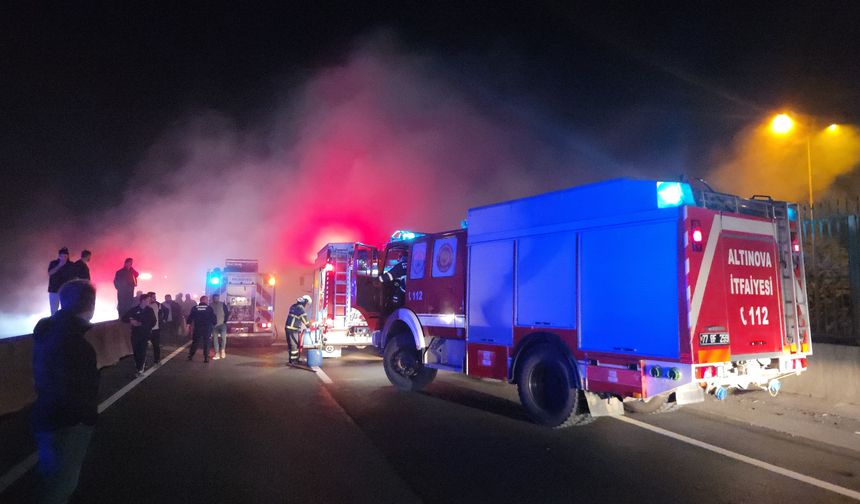 Yalova otoyolunda TIR yangını